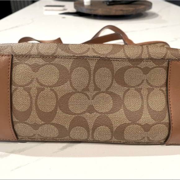 Tan Coach Shoulder Bag - Picture 8 of 11